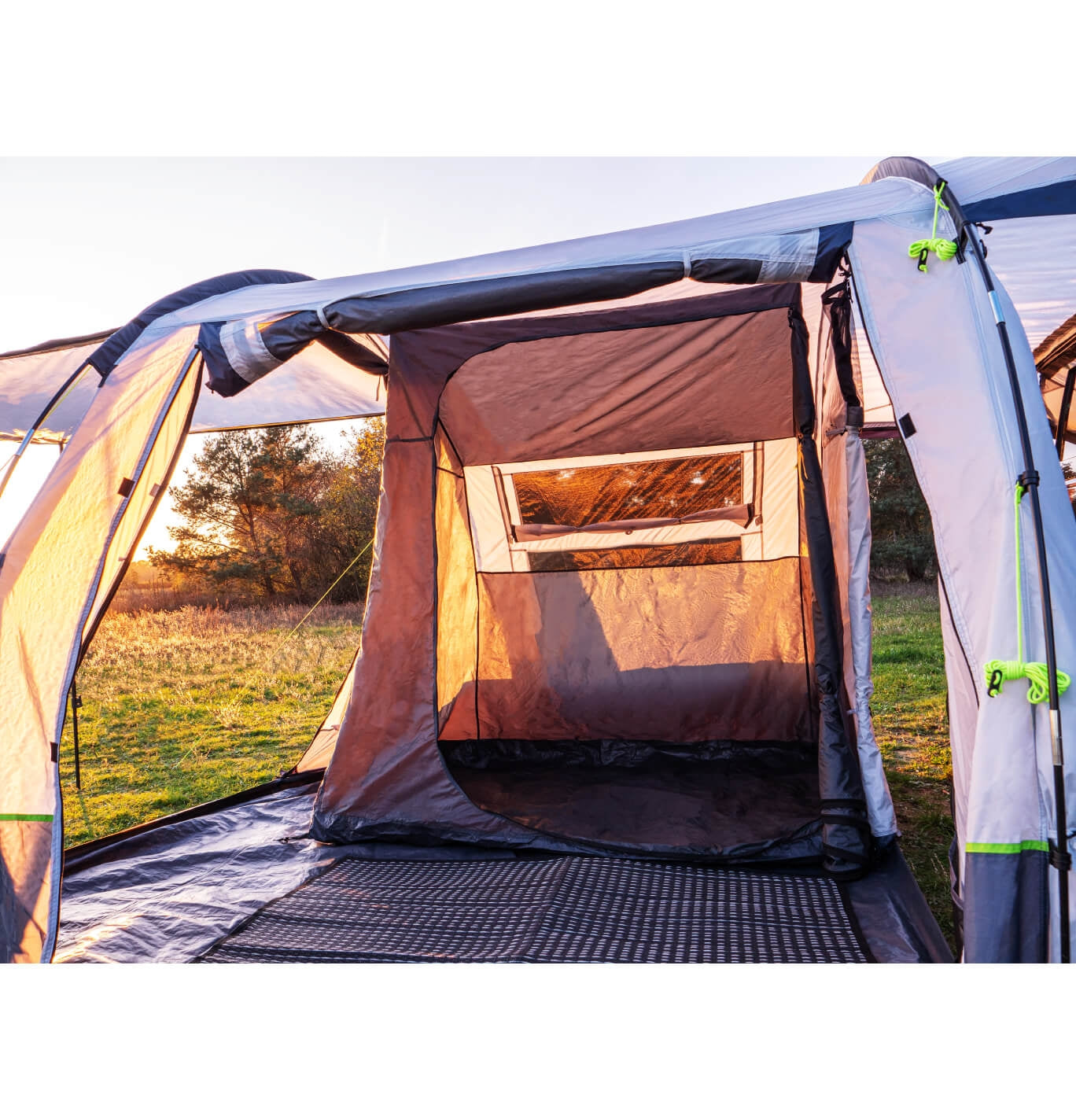 Tour Easy awning with inner bedroom