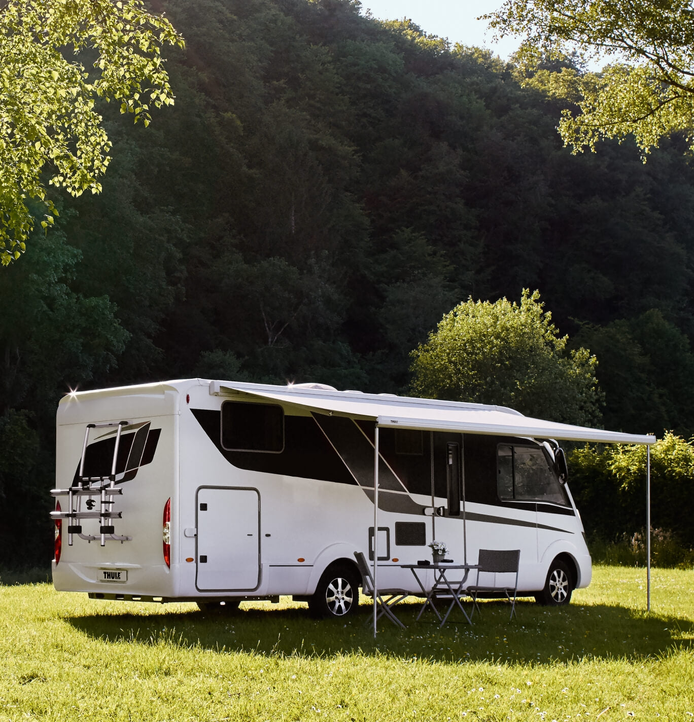 Thule Omnistor 5200 pitched to a motorhome